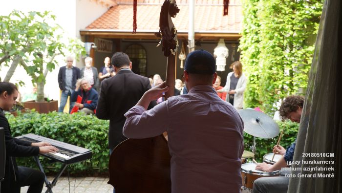 DSC06627- jazzy huiskamers - podium azijnfabriek - 10meil2018 -  foto GerardMontE web