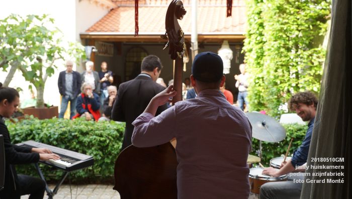 DSC06628- jazzy huiskamers - podium azijnfabriek - 10meil2018 -  foto GerardMontE web