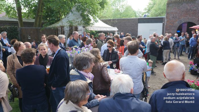 DSC06634- jazzy huiskamers - podium azijnfabriek - 10meil2018 -  foto GerardMontE web