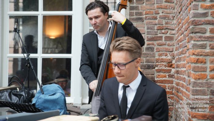 DSC06636- jazzy huiskamers - podium azijnfabriek - 10meil2018 -  foto GerardMontE web