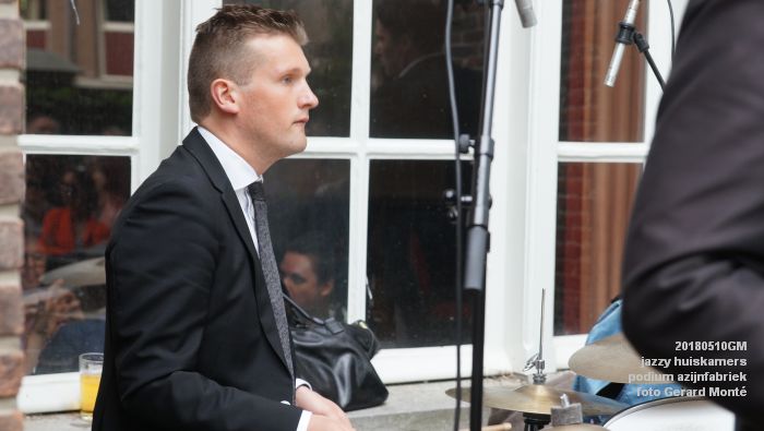 DSC06643- jazzy huiskamers - podium azijnfabriek - 10meil2018 -  foto GerardMontE web