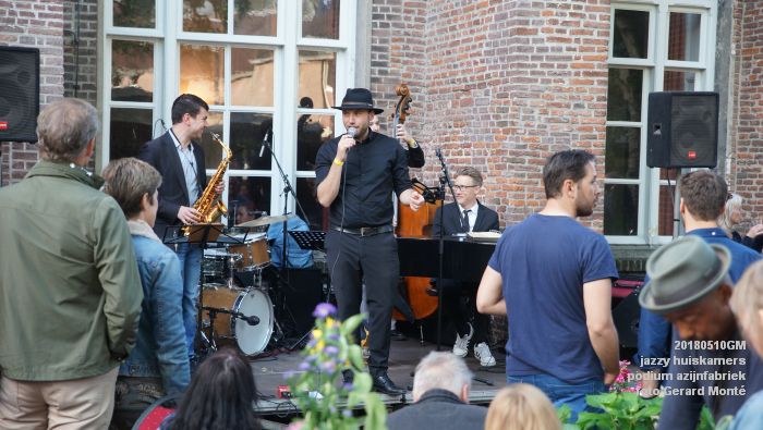 DSC06651- jazzy huiskamers - podium azijnfabriek - 10meil2018 -  foto GerardMontE web