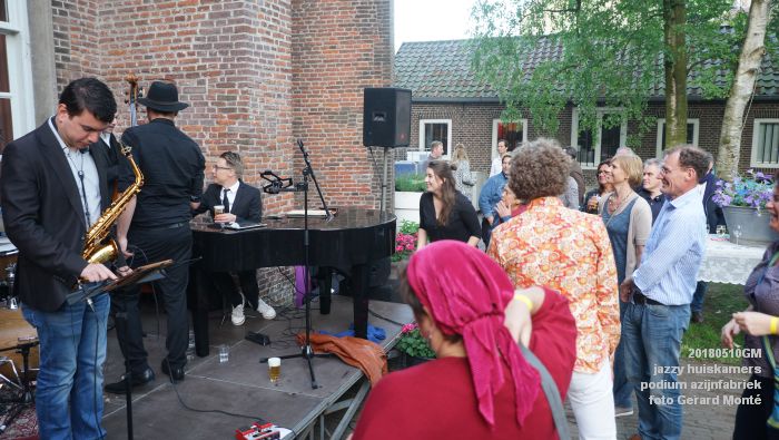 DSC06658- jazzy huiskamers - podium azijnfabriek - 10meil2018 -  foto GerardMontE web