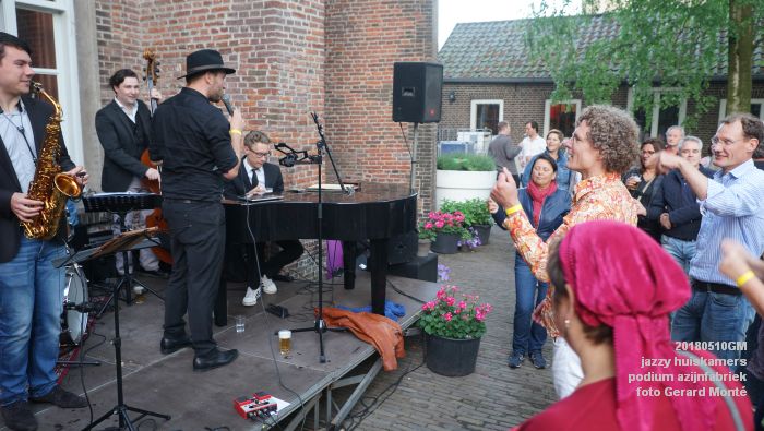 DSC06659- jazzy huiskamers - podium azijnfabriek - 10meil2018 -  foto GerardMontE web