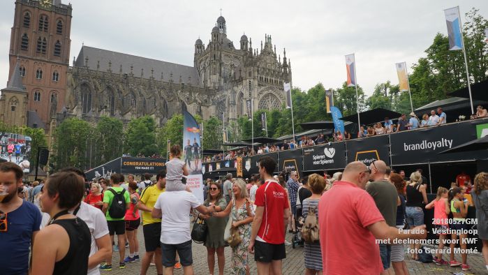 DSC08315- Parade Vestingloop met deelnemers voor KWF - 27mei2018 -  foto GerardMontE web