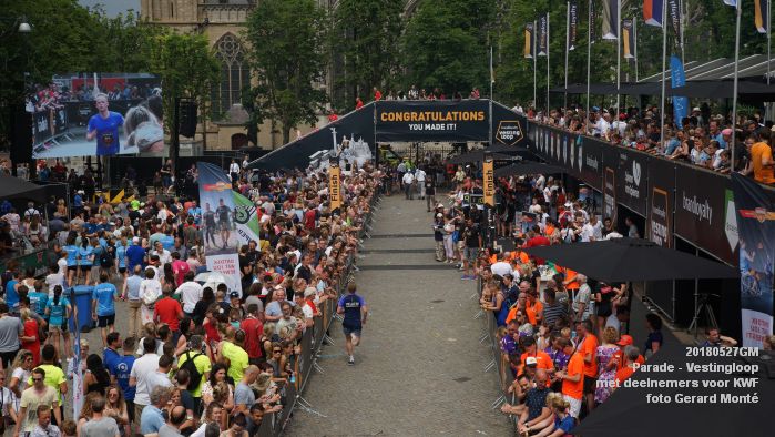 DSC08339- Parade Vestingloop met deelnemers voor KWF - 27mei2018 -  foto GerardMontE web