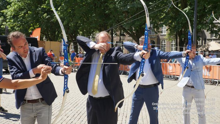 DSC01384 -Onthulling symbool WK Archery 2019 - Start van het NK handboogschieten op de Parade - 1juli2018 -  foto GerardMontE web