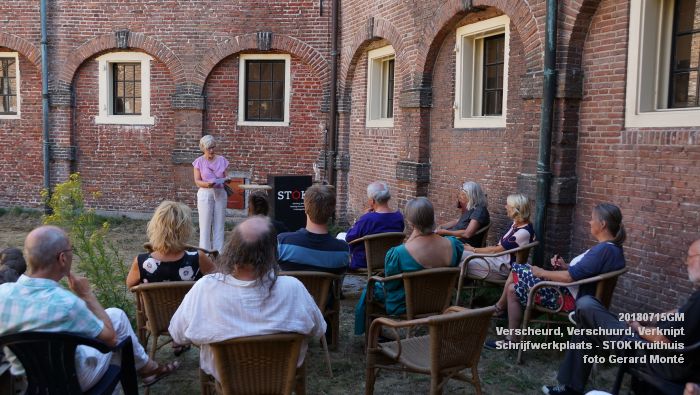 gDSC01195- Verscheurd Verschuurd Verknipt - Schrijfwerkplaats leest voor bij STOK Kruithuis - 15juli2018 -  foto GerardMontE web