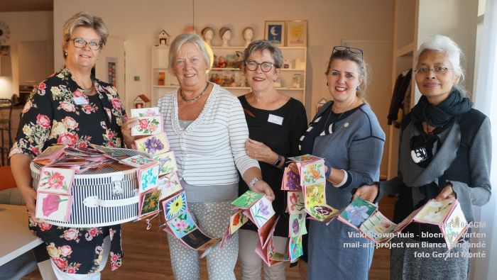 vDSC08190- VBH Vicki Brown-huis - bloemenkaarten-project van Bianca Tangande - 10okt2018 - foto GerardMontE web vDSC08190- VBH Vicki Brown-huis - bloemenkaarten-project van Bianca Tangande - 10okt2018 - foto GerardMontE web