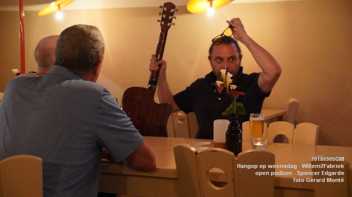 DSC03695a- Hangop op woensdag -  open podium - WillemTweeFabriek - Spencer Edgards - 5sept2018 -  foto GerardMontE web