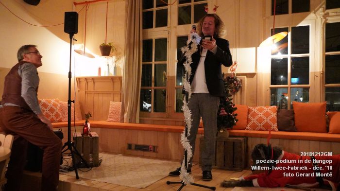 LDSC01302- poezie-podium Hangop Willem-Twee-Fabriek - 12dec2018 - foto GerardMontE web LDSC01302- poezie-podium Hangop Willem-Twee-Fabriek - 12dec2018 - foto GerardMontE web