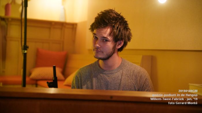 DSC05826- poezie-podium Hangop Willem-Twee-Fabriek - 9jan2019 -  foto GerardMontE web