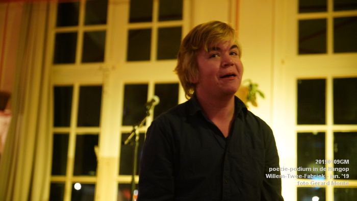 DSC05832- poezie-podium Hangop Willem-Twee-Fabriek - 9jan2019 -  foto GerardMontE web