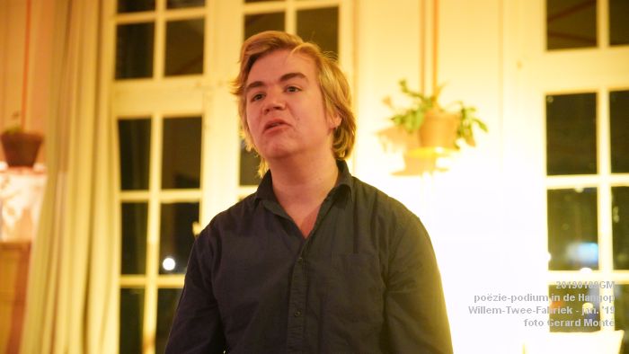 DSC05882- poezie-podium Hangop Willem-Twee-Fabriek - 9jan2019 -  foto GerardMontE web