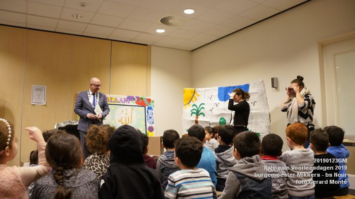 DSC07145- Nationale Voorleesdagen 2019 - burgemeester Mikkers  - bs Nour west- 23jan2019 -  foto GerardMontE web