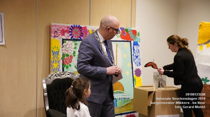 DSC07164- Nationale Voorleesdagen 2019 - burgemeester Mikkers  - bs Nour west- 23jan2019 -  foto GerardMontE web