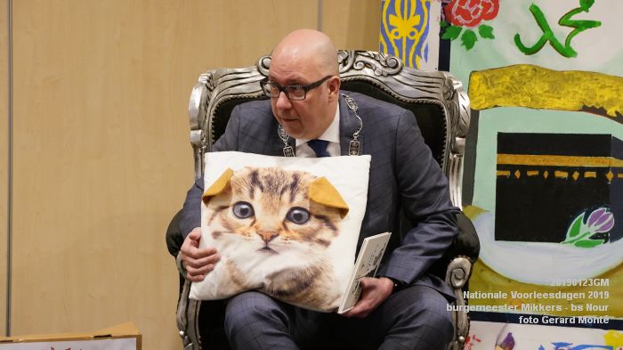 DSC07176- Nationale Voorleesdagen 2019 - burgemeester Mikkers  - bs Nour west- 23jan2019 -  foto GerardMontE web
