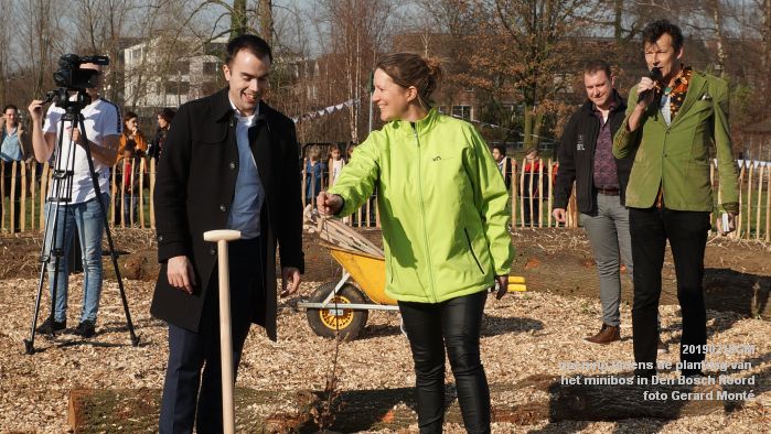 DSC04917- opening tijdens de plantdag van het Tiny Forest - minibos Den Bosch Noord - 18feb2019 - foto GerardMontE web DSC04917- opening tijdens de plantdag van het Tiny Forest - minibos Den Bosch Noord - 18feb2019 - foto GerardMontE web