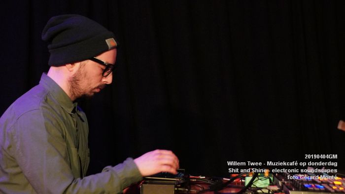 LDSC00487- Willem Twee - Muziekcafe - Shit and Shine - electronic soundscapes - 4apr2019 -  foto GerardMontE web
