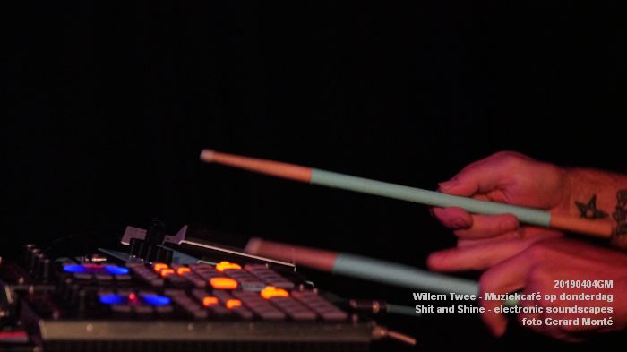 LDSC00494- Willem Twee - Muziekcafe - Shit and Shine - electronic soundscapes - 4apr2019 -  foto GerardMontE web