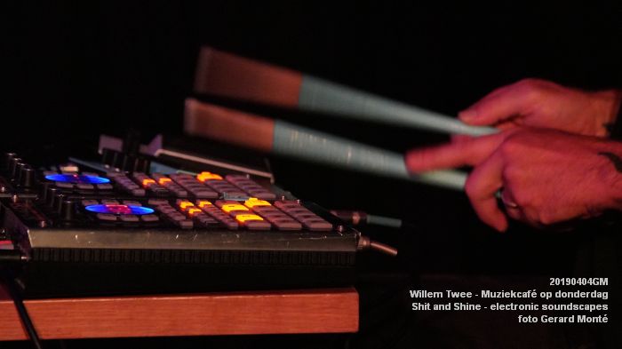 LDSC00501- Willem Twee - Muziekcafe - Shit and Shine - electronic soundscapes - 4apr2019 -  foto GerardMontE web