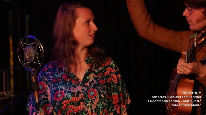 MDSC01065- Trotterfox = Wouter ten Bohmer - zangeres - Roemeens combo - 11apr2019 -  foto GerardMontE web