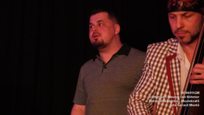 MDSC01069- Trotterfox = Wouter ten Bohmer - zangeres - Roemeens combo - 11apr2019 -  foto GerardMontE web