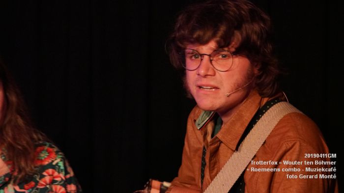 MDSC01078- Trotterfox = Wouter ten Bohmer - zangeres - Roemeens combo - 11apr2019 -  foto GerardMontE web
