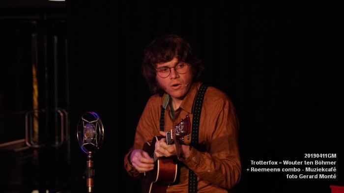 MDSC01082- Trotterfox = Wouter ten Bohmer - zangeres - Roemeens combo - 11apr2019 -  foto GerardMontE web