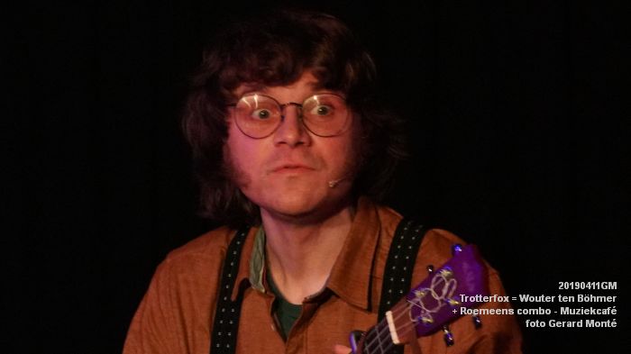 MDSC01088- Trotterfox = Wouter ten Bohmer - zangeres - Roemeens combo - 11apr2019 -  foto GerardMontE web