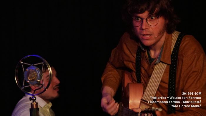 MDSC01099- Trotterfox = Wouter ten Bohmer - zangeres - Roemeens combo - 11apr2019 -  foto GerardMontE web