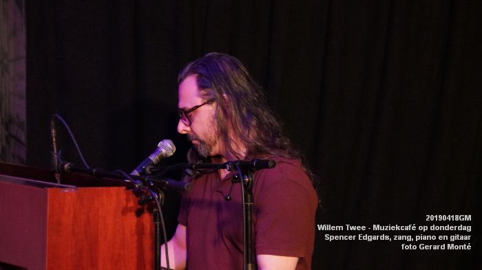 oDSC01829- Willem Twee - Muziekcafe - Spencer Edgards  zang  piano en gitaar - 18apr2019 -  foto GerardMontE web