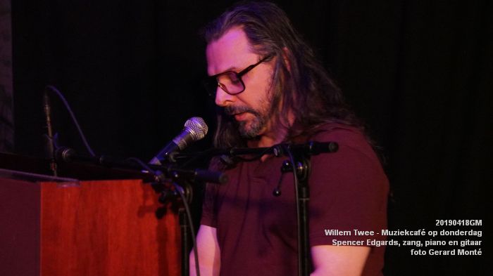oDSC01832- Willem Twee - Muziekcafe - Spencer Edgards  zang  piano en gitaar - 18apr2019 -  foto GerardMontE web