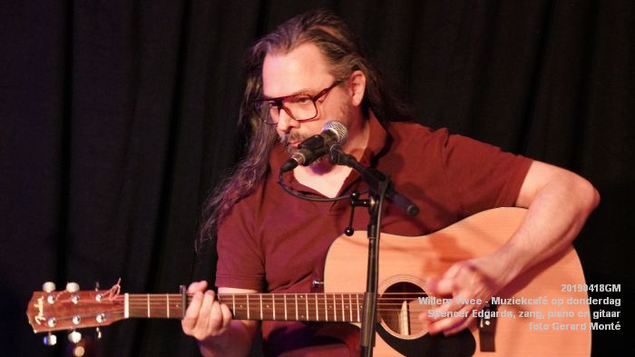 oDSC01843- Willem Twee - Muziekcafe - Spencer Edgards  zang  piano en gitaar - 18apr2019 -  foto GerardMontE web