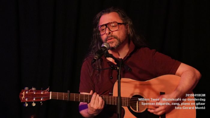 oDSC01845- Willem Twee - Muziekcafe - Spencer Edgards  zang  piano en gitaar - 18apr2019 -  foto GerardMontE web