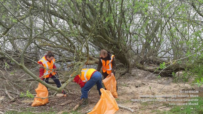 f20190406_114436- jaarlijkse Opschoondag Schone Maas bij watersportvereniging Neptunus in Gewande - 6apr2019 - foto GerardMontE web f20190406_114436- jaarlijkse Opschoondag Schone Maas bij watersportvereniging Neptunus in Gewande - 6apr2019 - foto GerardMontE web
