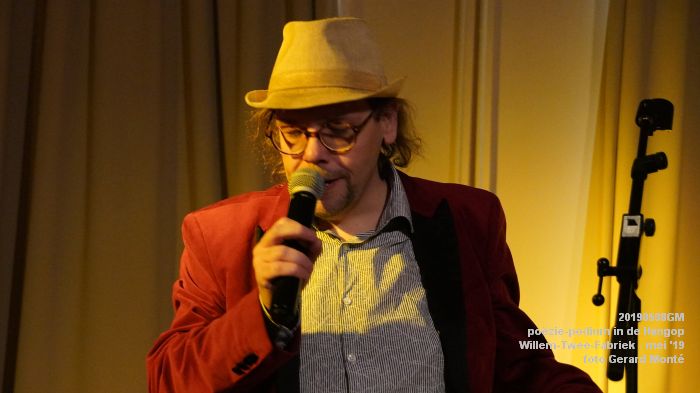 HDSC03504- - poezie-podium Hangop Willem-Twee-Fabriek - 8mei2019 -  foto GerardMontE web