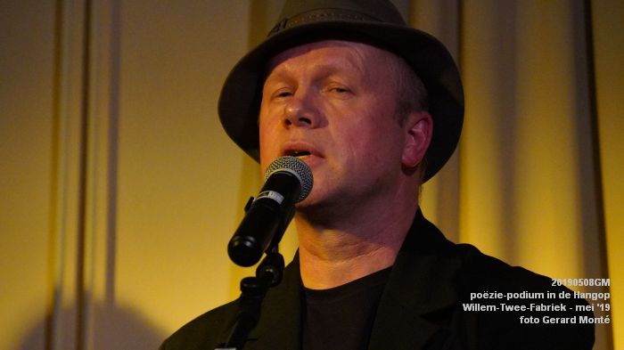 HDSC03534- - poezie-podium Hangop Willem-Twee-Fabriek - 8mei2019 -  foto GerardMontE web