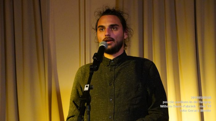 HDSC03566- - poezie-podium Hangop Willem-Twee-Fabriek - 8mei2019 -  foto GerardMontE web