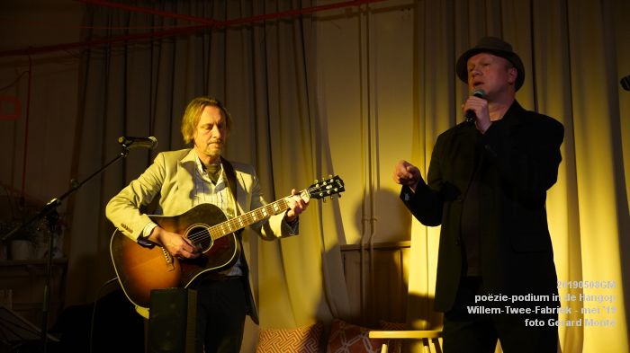 HDSC03569- - poezie-podium Hangop Willem-Twee-Fabriek - 8mei2019 -  foto GerardMontE web