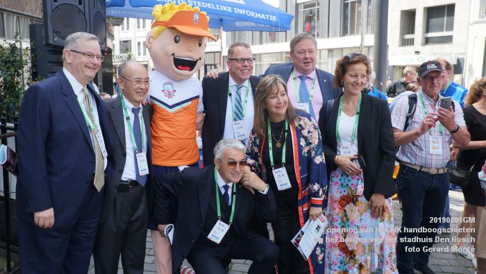 FDSC00331- officiele opening van het WK handboogschieten op het bordes van het stadhuis - 1juni2019 -  foto GerardMontE web