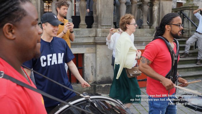 FDSC00335- officiele opening van het WK handboogschieten op het bordes van het stadhuis - 1juni2019 -  foto GerardMontE web