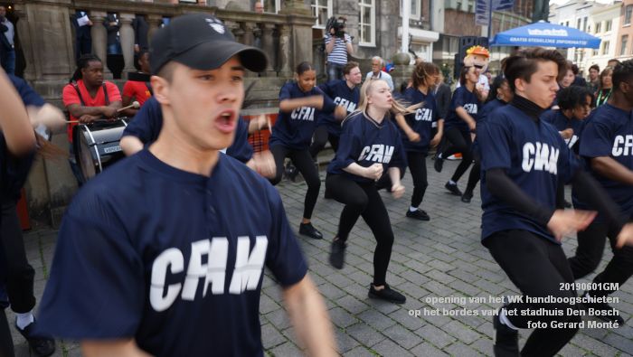 FDSC00347- officiele opening van het WK handboogschieten op het bordes van het stadhuis - 1juni2019 -  foto GerardMontE web