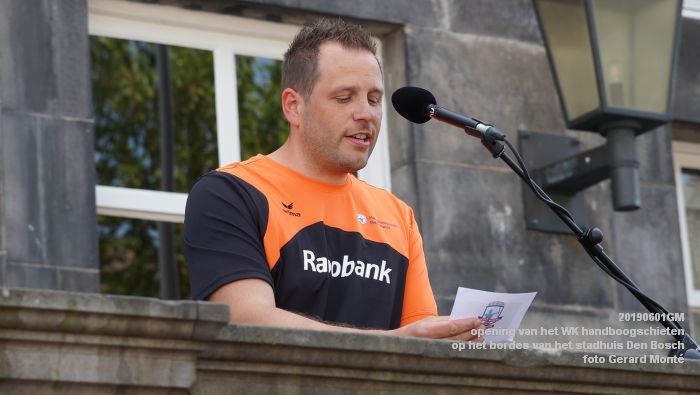 FDSC00405- officiele opening van het WK handboogschieten op het bordes van het stadhuis - 1juni2019 -  foto GerardMontE web
