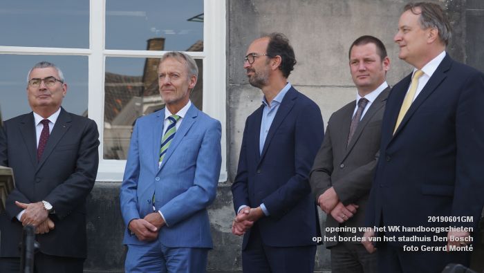 FDSC00422- officiele opening van het WK handboogschieten op het bordes van het stadhuis - 1juni2019 -  foto GerardMontE web