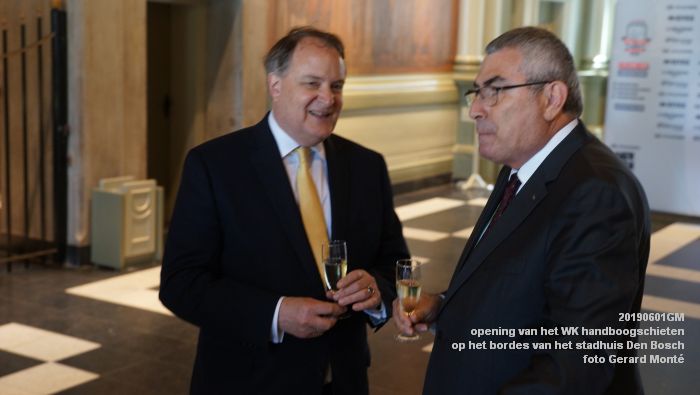 FDSC00428- officiele opening van het WK handboogschieten op het bordes van het stadhuis - 1juni2019 -  foto GerardMontE web