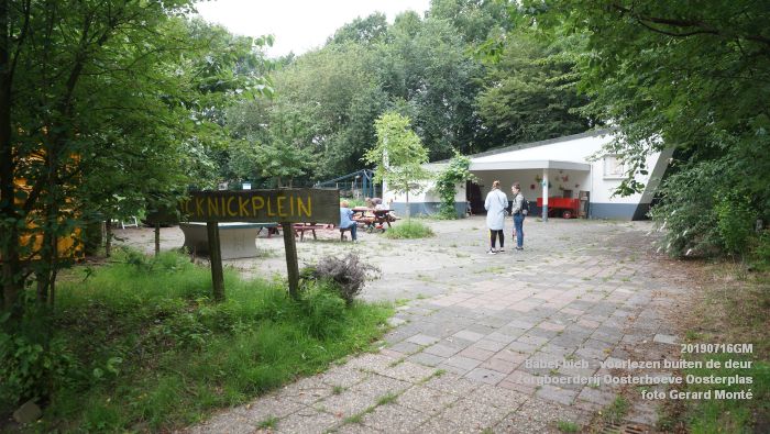 DSC04648- Babel-bieb voorlezen buiten de deur - Zorgboerderij Oosterhoeve Oosterplas - 14juli2019 -  foto GerardMontE web