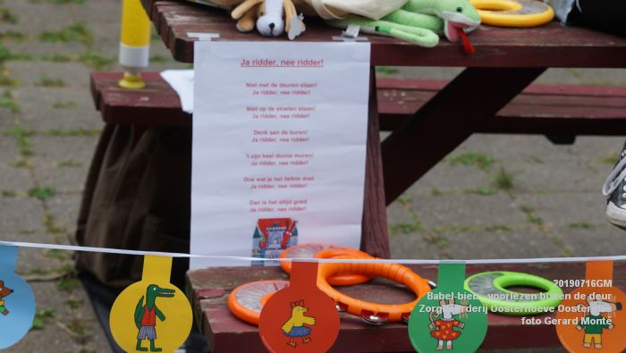 DSC04694- Babel-bieb voorlezen buiten de deur - Zorgboerderij Oosterhoeve Oosterplas - 14juli2019 -  foto GerardMontE web