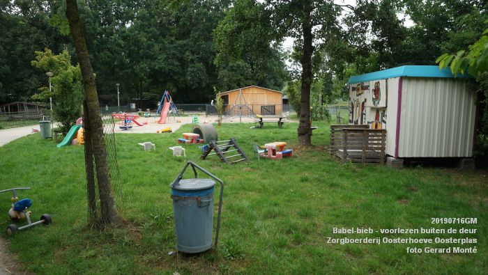 DSC04699- Babel-bieb voorlezen buiten de deur - Zorgboerderij Oosterhoeve Oosterplas - 14juli2019 -  foto GerardMontE web