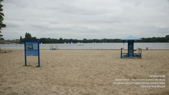 DSC04711- Babel-bieb voorlezen buiten de deur - Zorgboerderij Oosterhoeve Oosterplas - 14juli2019 -  foto GerardMontE web